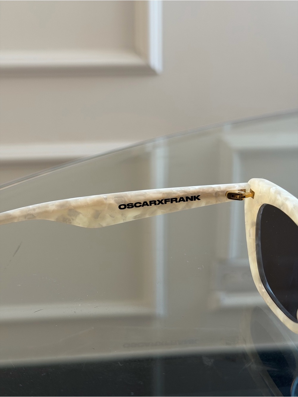 Stylish Marble Effect White Cat Eye Sunglasses - Women - Picture 4 of 4